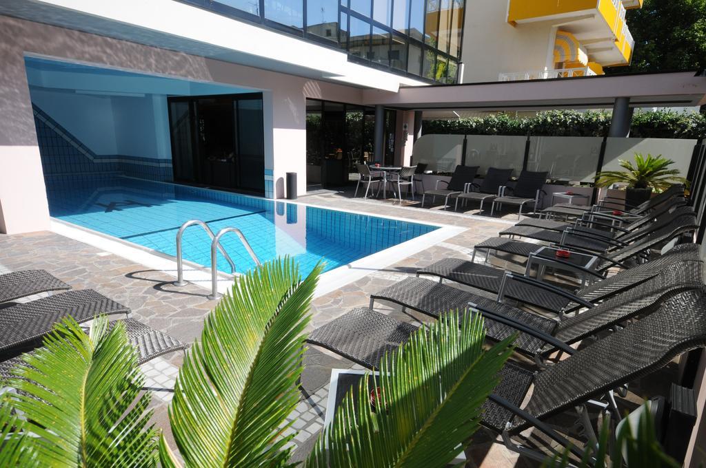 Hotel Ambassador Riccione Exterior foto